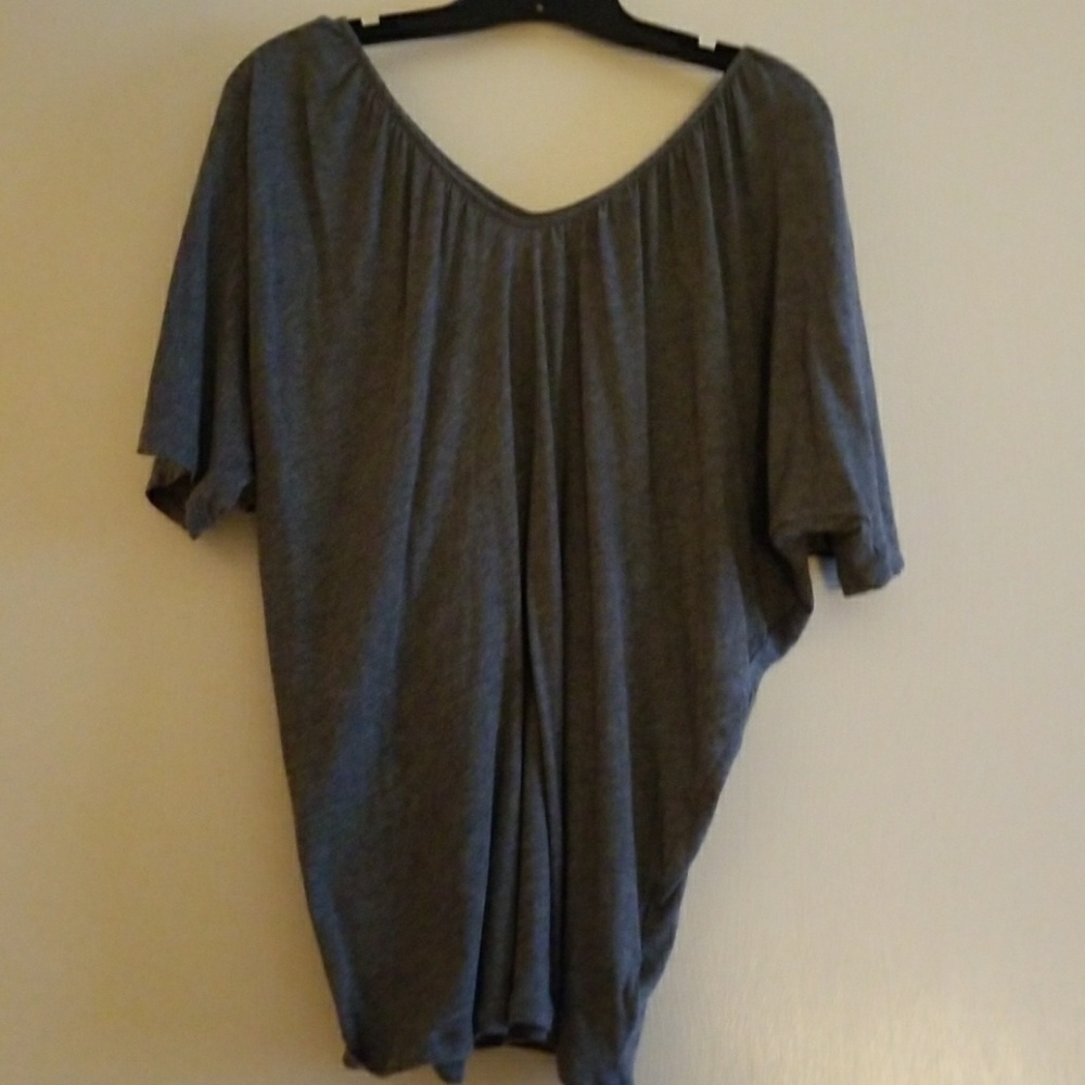 Grey flowy t