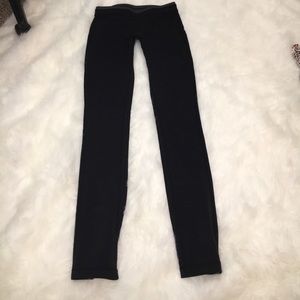 (8) Lululemon Skinny groove