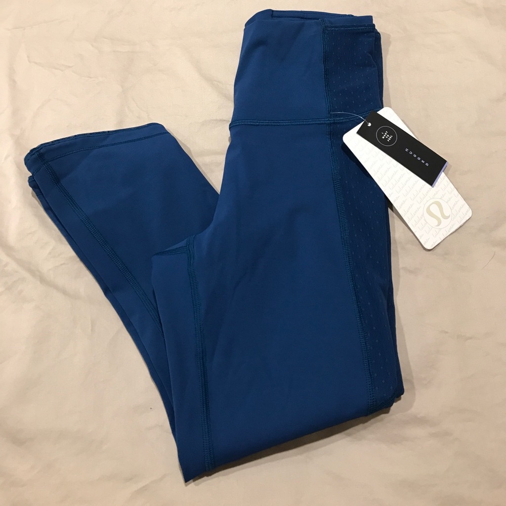 NWT lululemon blue body con crop pants - SZ 6