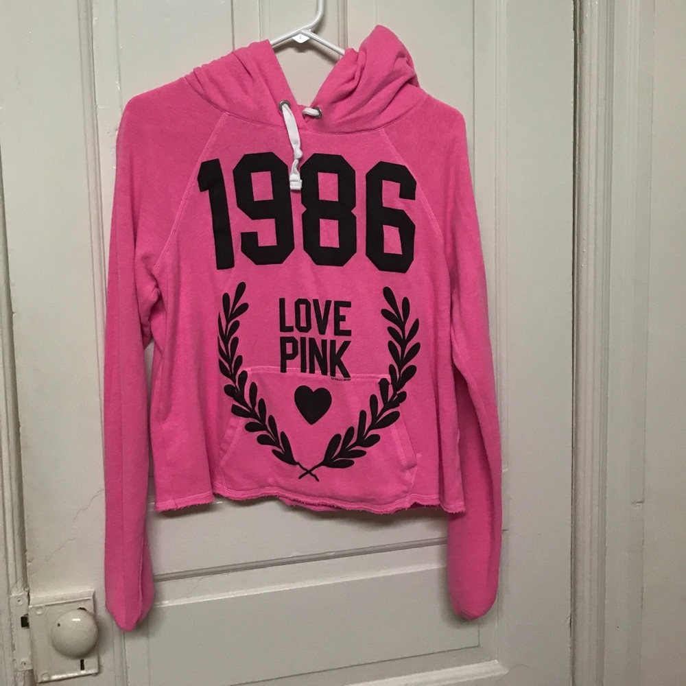 Cropped pink sweatshirt