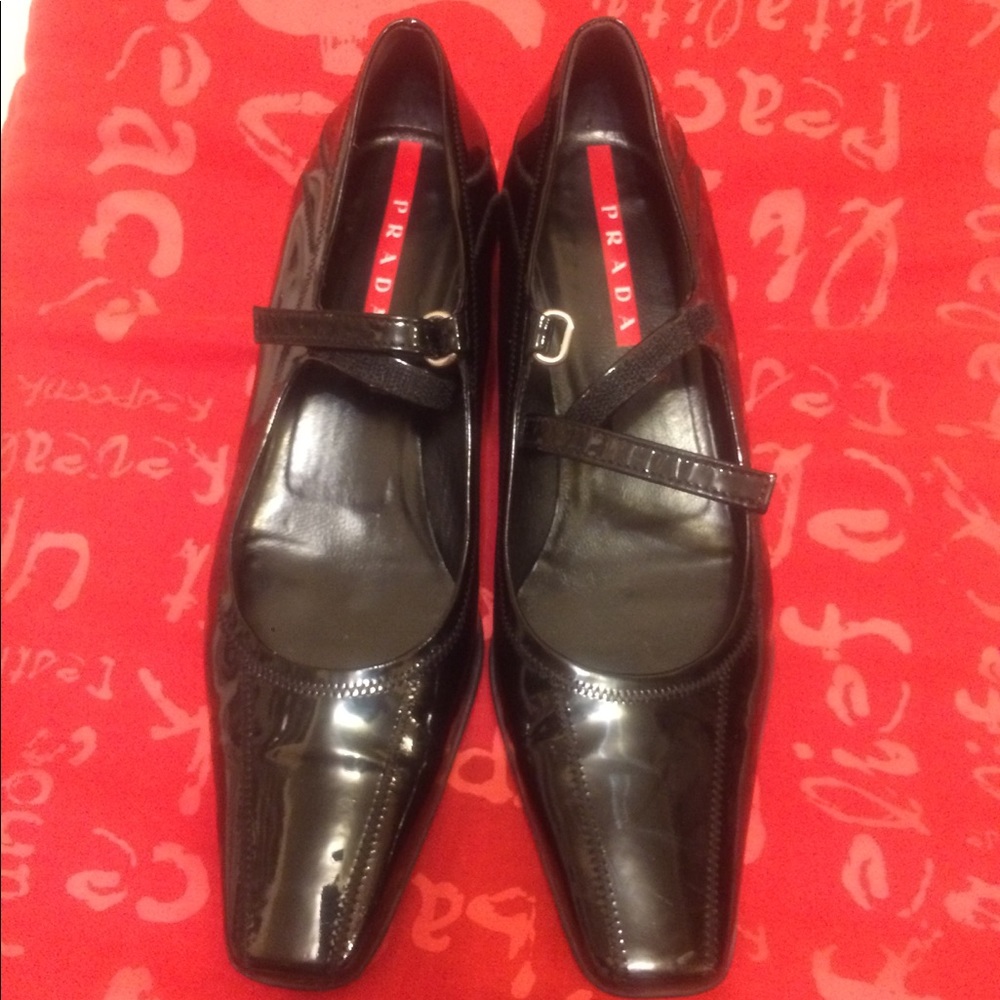 Prada black shine LETHER shoes!