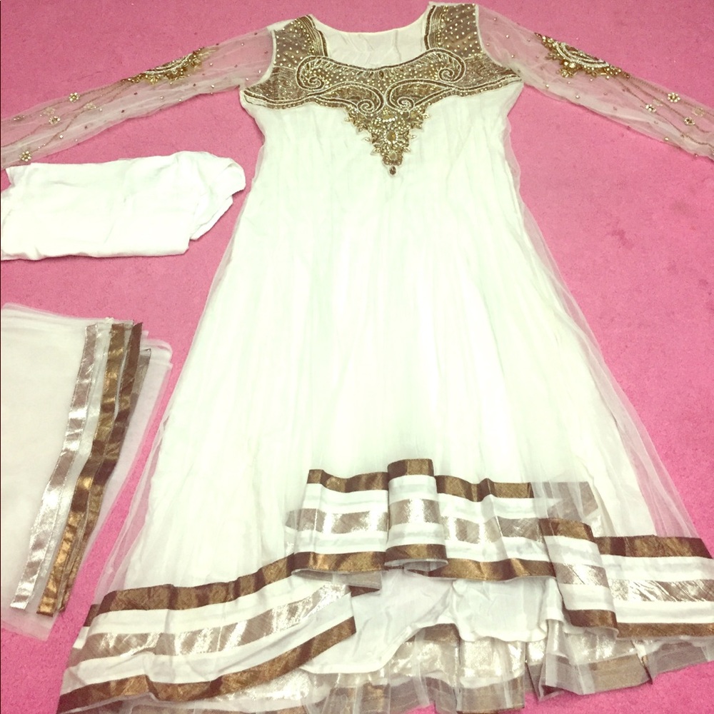 White shalwar kameez/anarkali