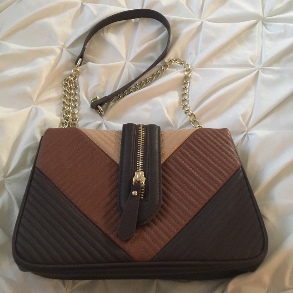 Cute quilted crossbody bag on chain