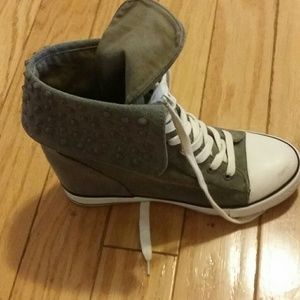 Wedge shoes