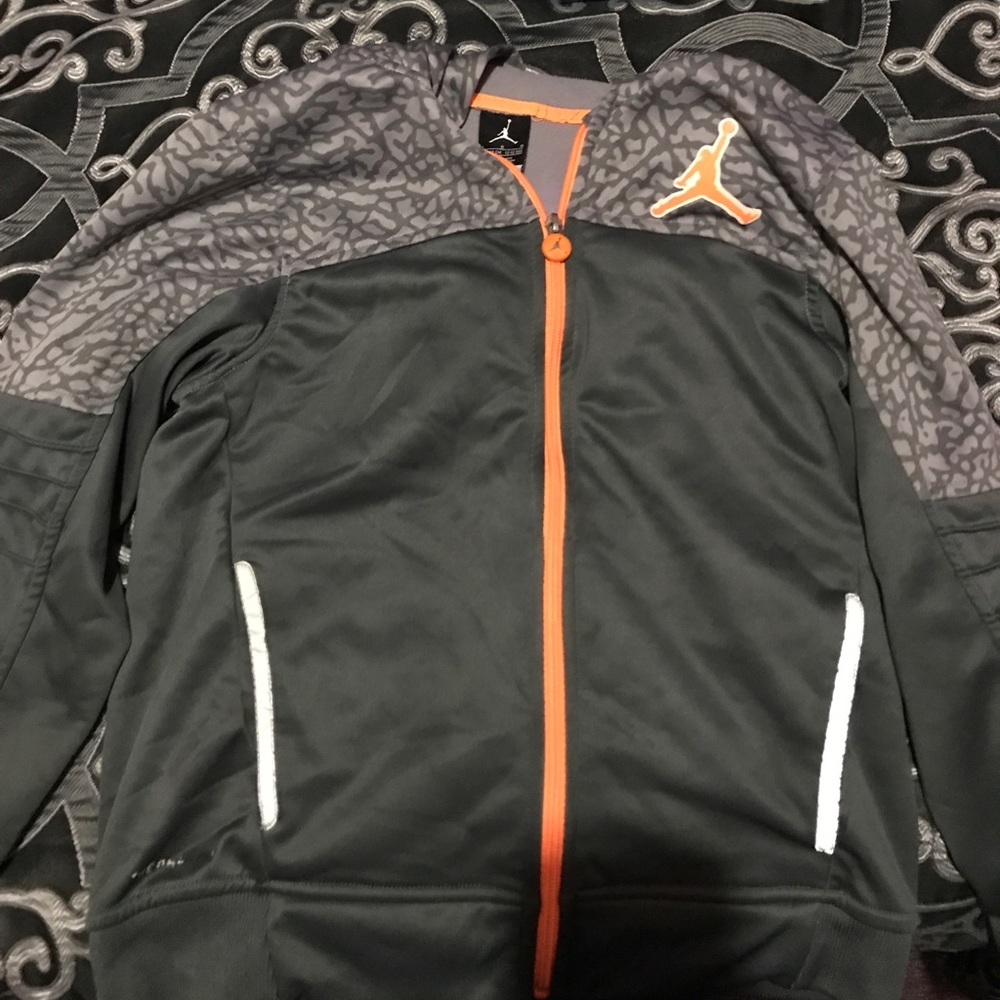 Boys Jordan sip up hoodie Feel free to make offer