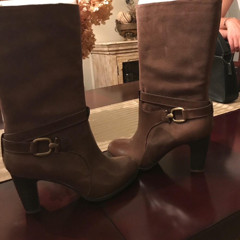 Taupe suede/leather boots