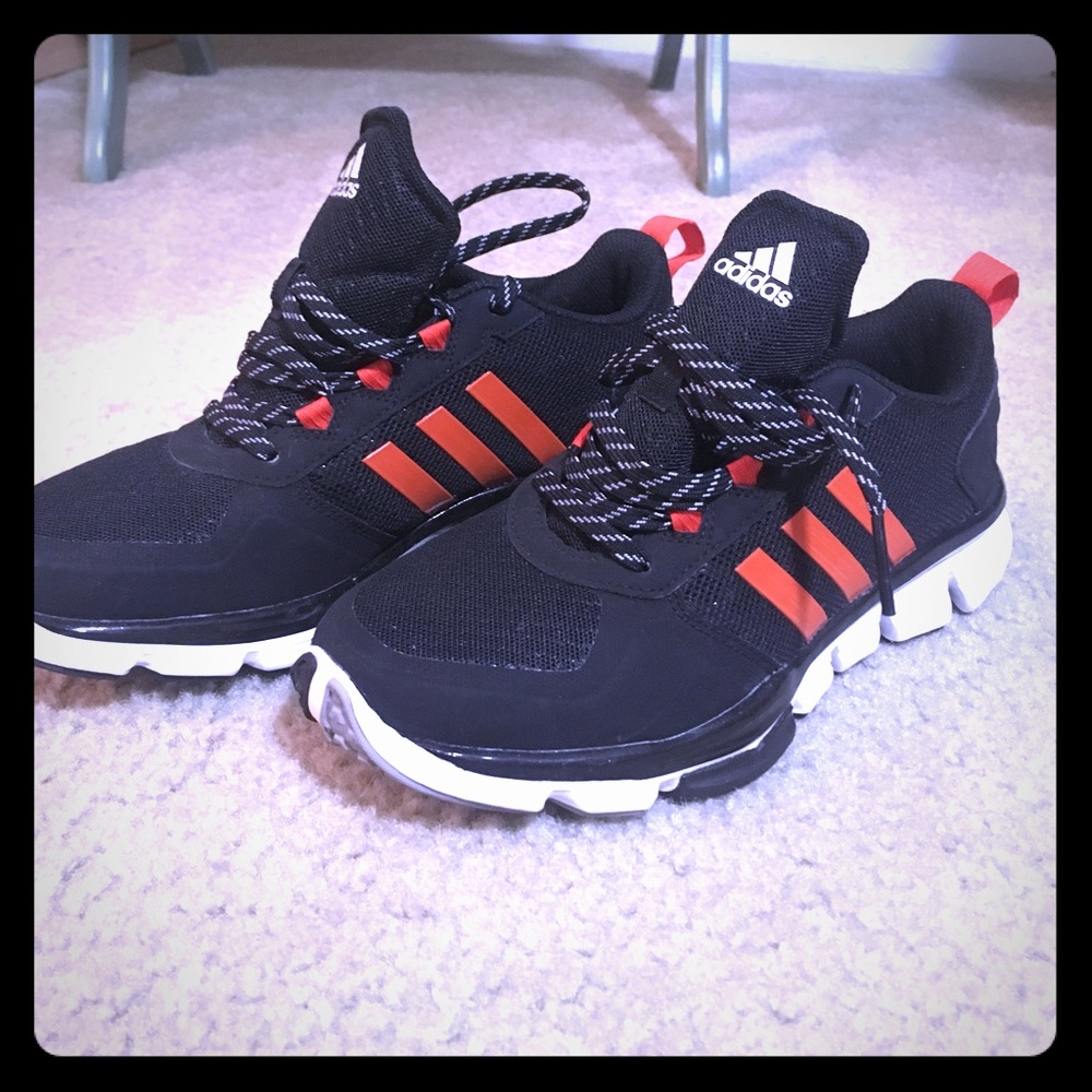 BRAND NEW! Adidas tennis shoe