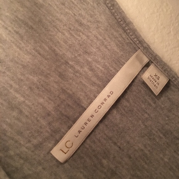 Grey top - Picture 2 of 3