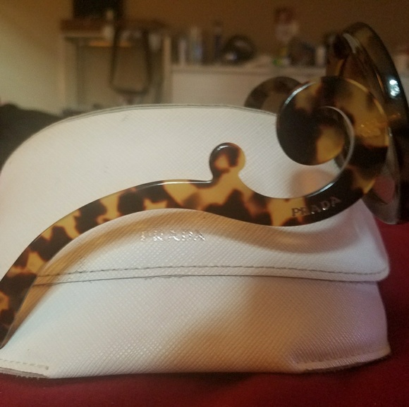 ❤️SOLD ON M❤️PRADA AUTHENTIC BAROQUE  SUNGLASSES - Picture 4 of 4