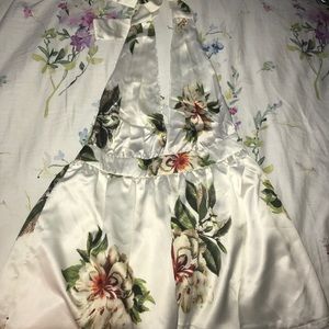 ✨Fashion nova floral halter romper.✨