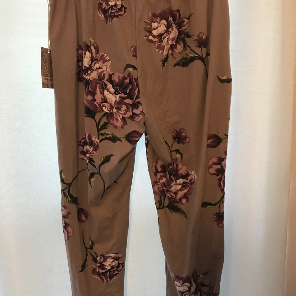 Iris Pants - Comfortable and Adorable Pants. NWT