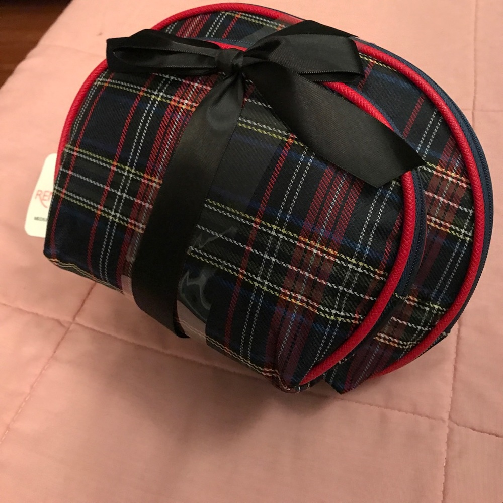 Cosmetic bag