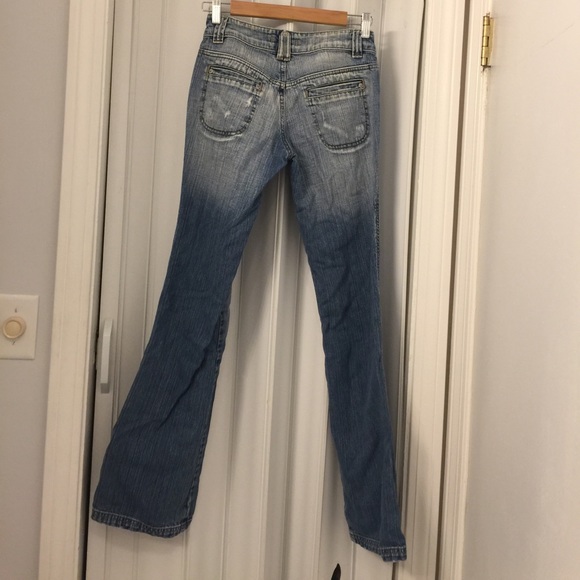 Cache cache light washed blue jeans. - Picture 2 of 5