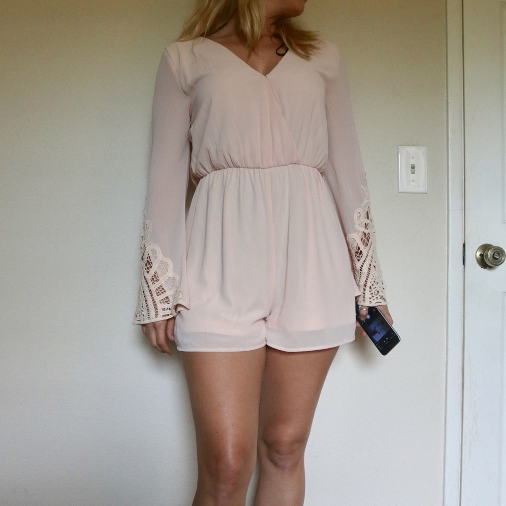 Bell sleeve romper with crotchet sleeves