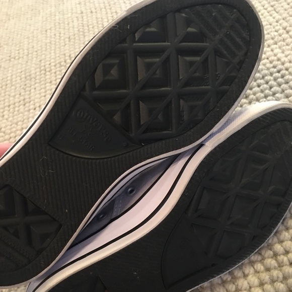 Women's Converse Chuck Taylor size 6 - Picture 3 of 4