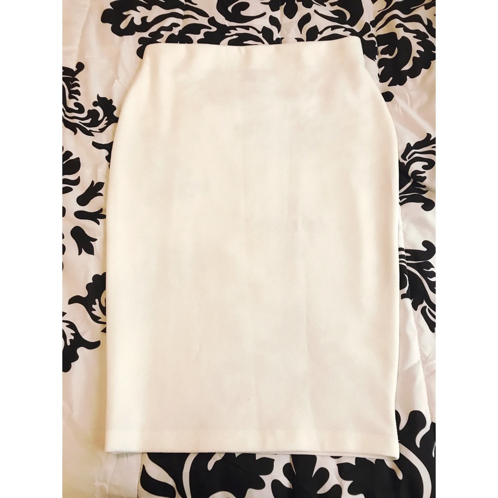 Classy white pencil skirt