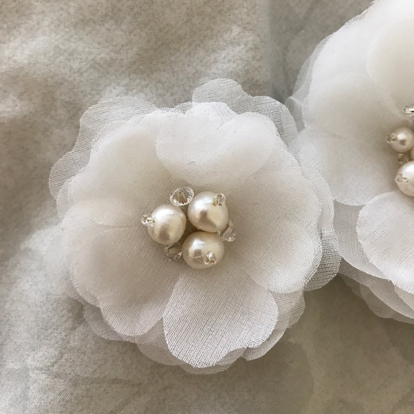 Bridal hair flower main image 4