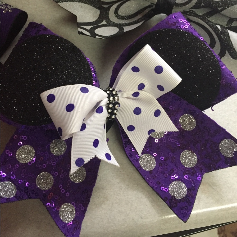Minnie Mouse bow