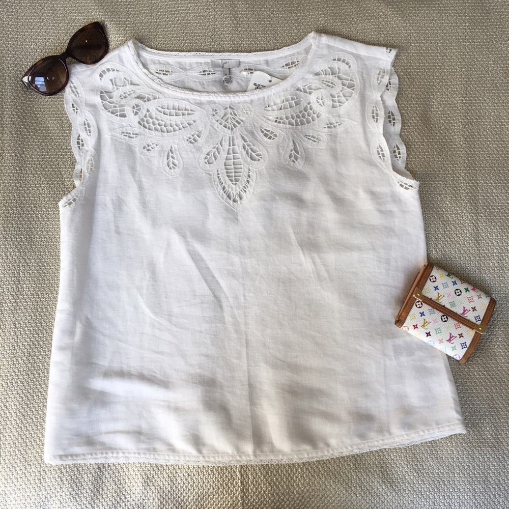 Joie Kinski in Porcelain linen and lace - Medium