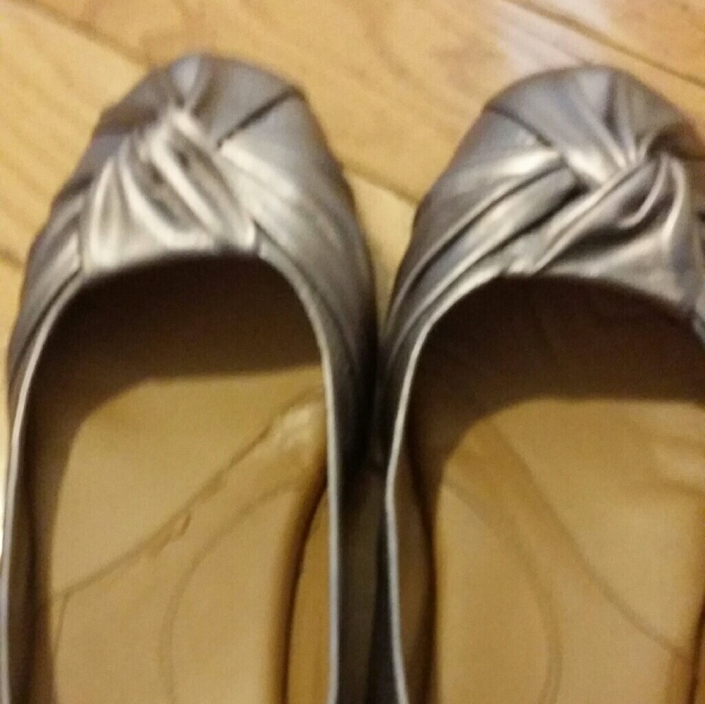 Flats - Picture 2 of 2