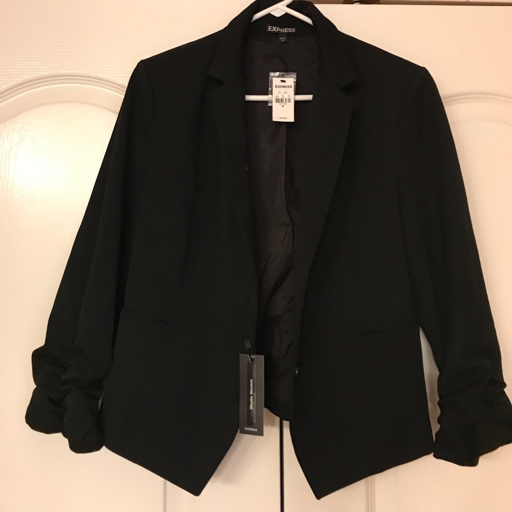 Cropped Black scrunched sleeve blazer