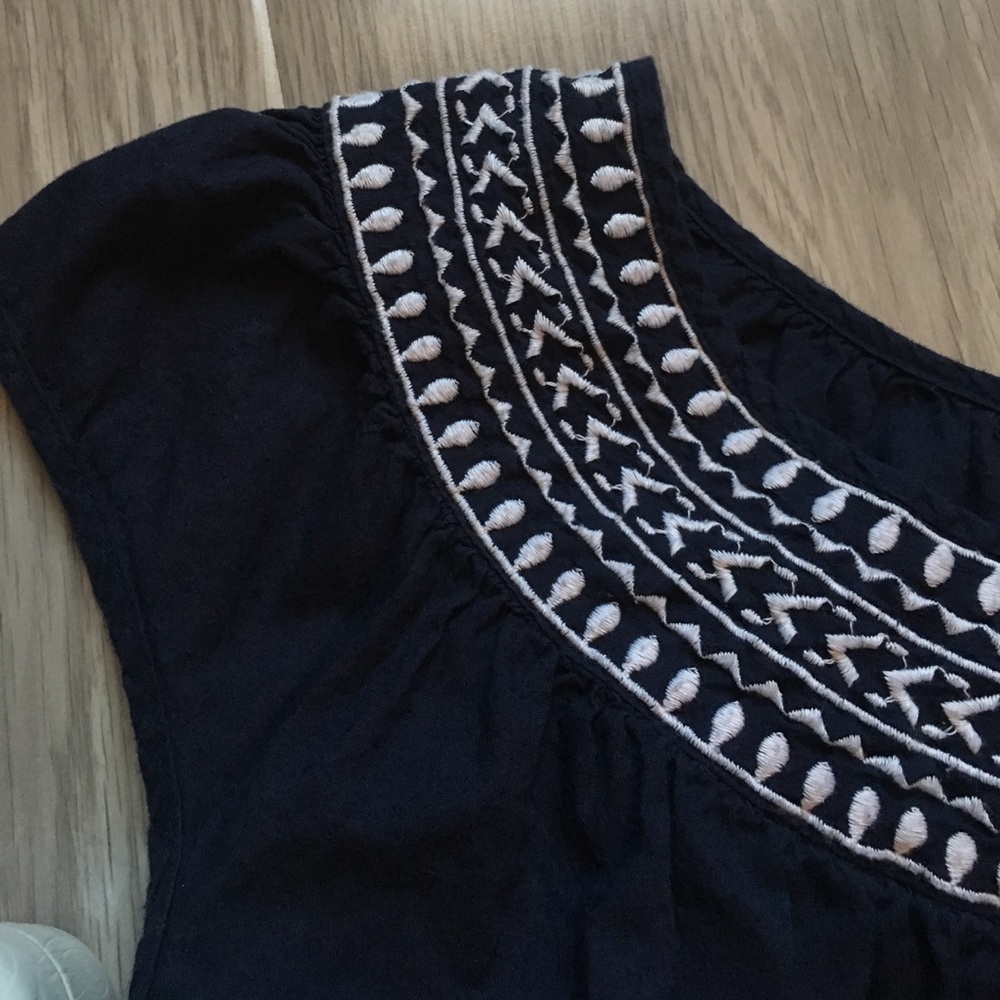 Beautiful Embroidered Top - Picture 2 of 4