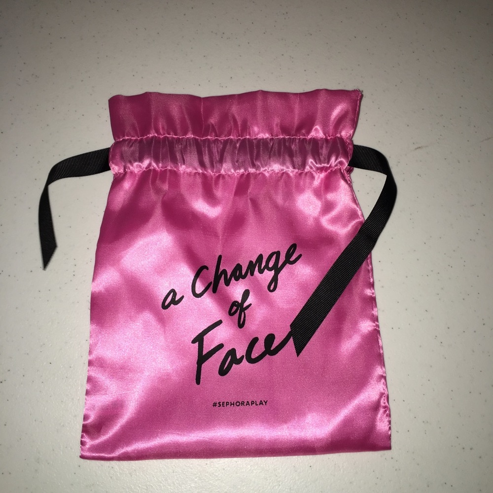 🆕 Sephora "A Change of Face" pink satiny bag - Picture 2 of 5