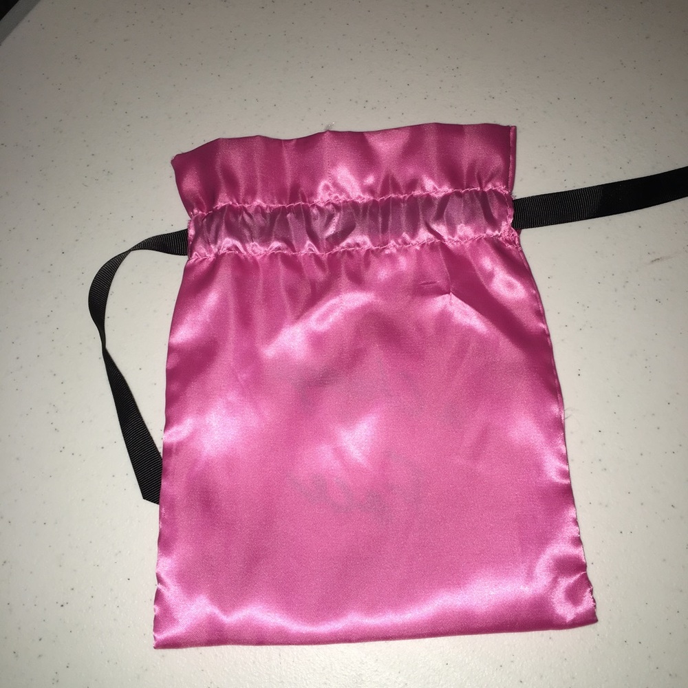 🆕 Sephora "A Change of Face" pink satiny bag - Picture 4 of 5