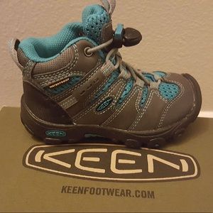 Keen hiking boots - toddler size 8 - BRAND NEW