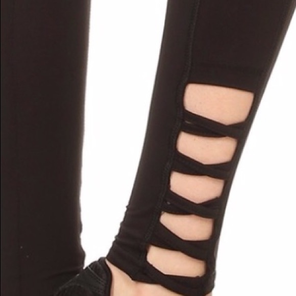 Black Leggings with Cutout Design Size M - Picture 2 of 4