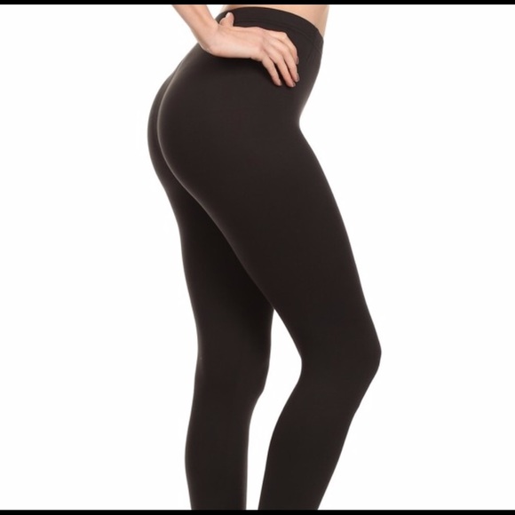 Black Leggings with Cutout Design Size M - Picture 3 of 4