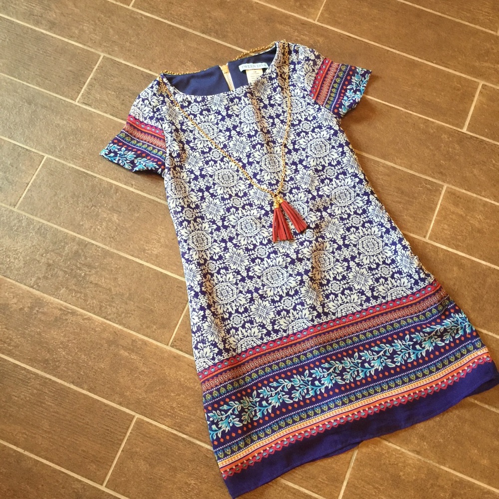 Like new dress with attached necklace