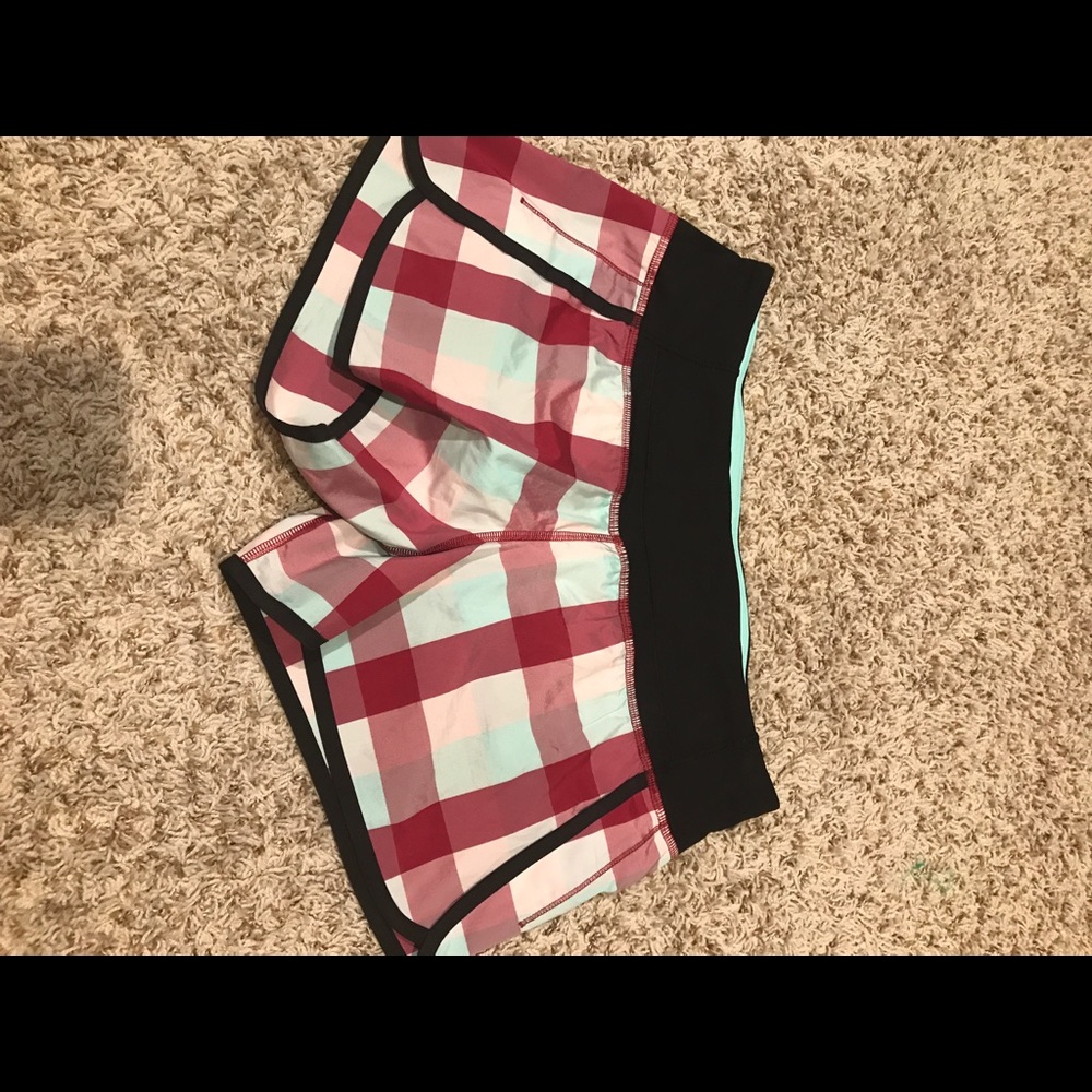 EUC Lululemon run times Shorts 6