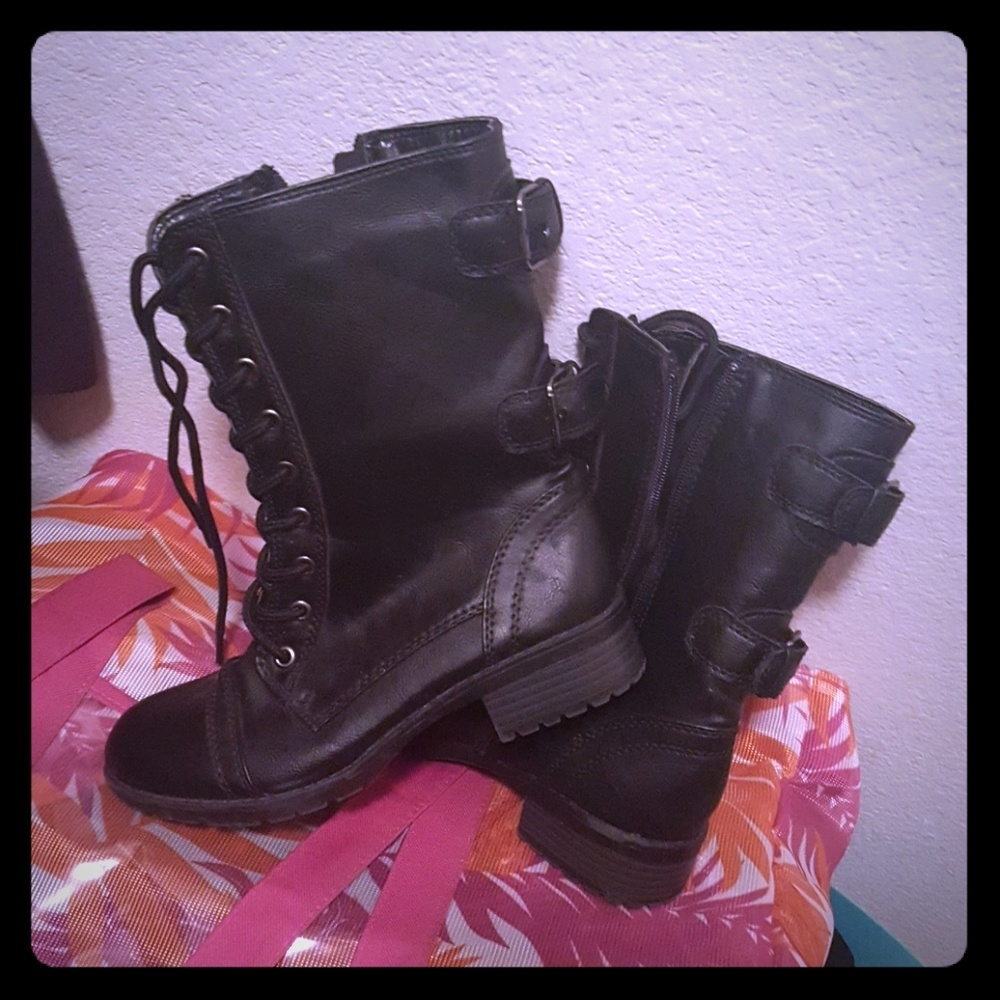 Combat boots