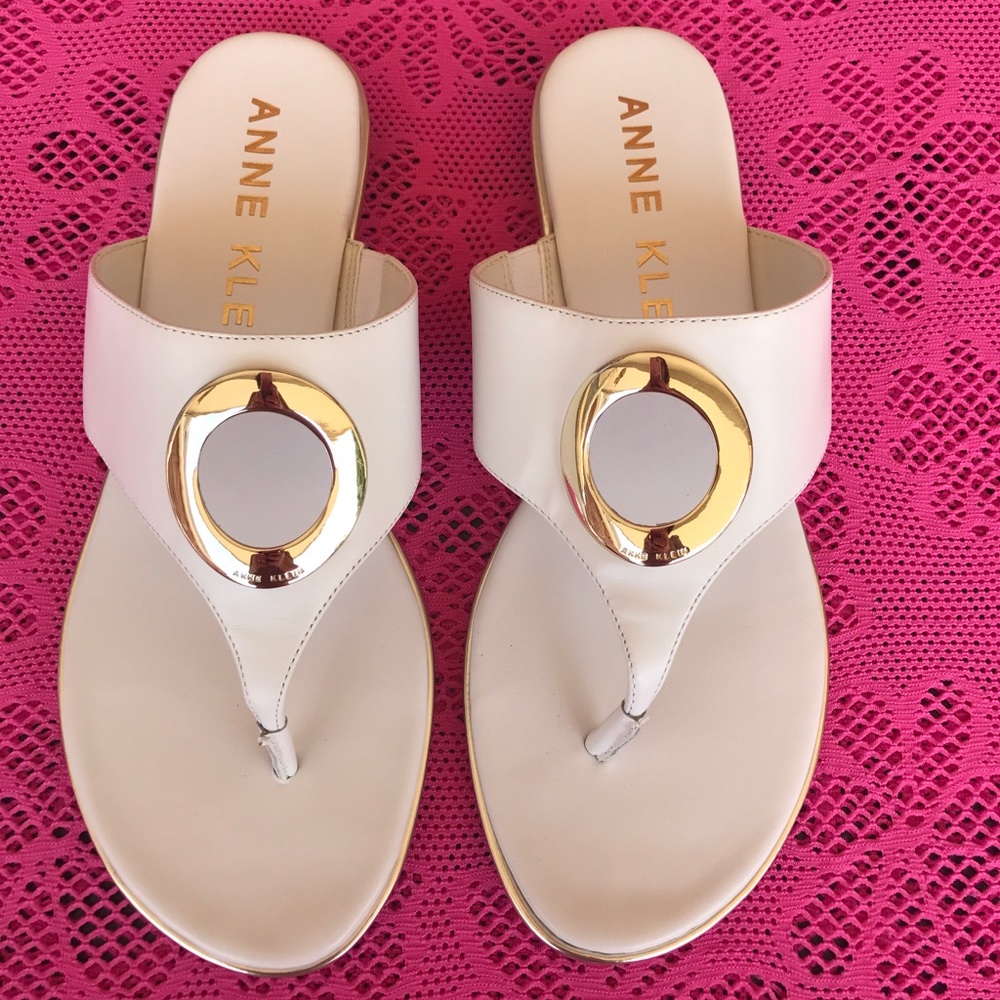 Anne Klein Thong Style Sandals - White - Size 9.5