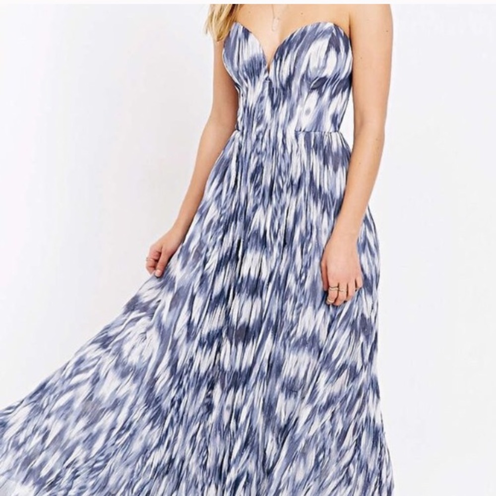 Kimchi Blue Strapless Dress