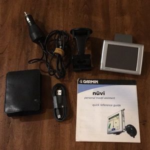 Garmin Nüvi 350 GPS with Case, Mount & Charger