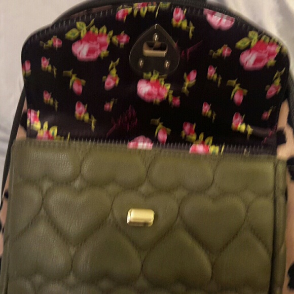 Hold Betsey johnson ⭐bckpck cheetah velveteen NWT - Picture 5 of 6