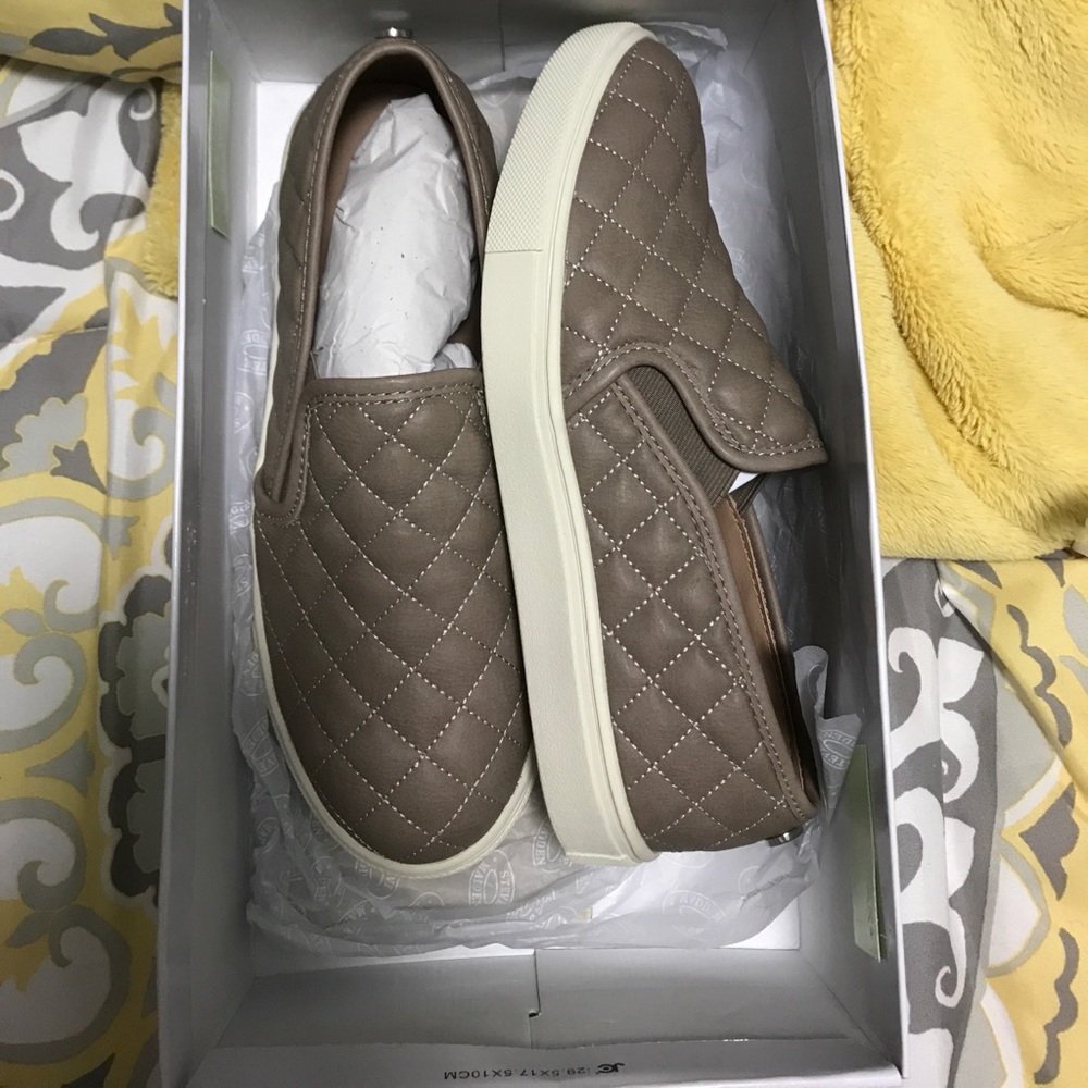 Steve Madden slip on shoes