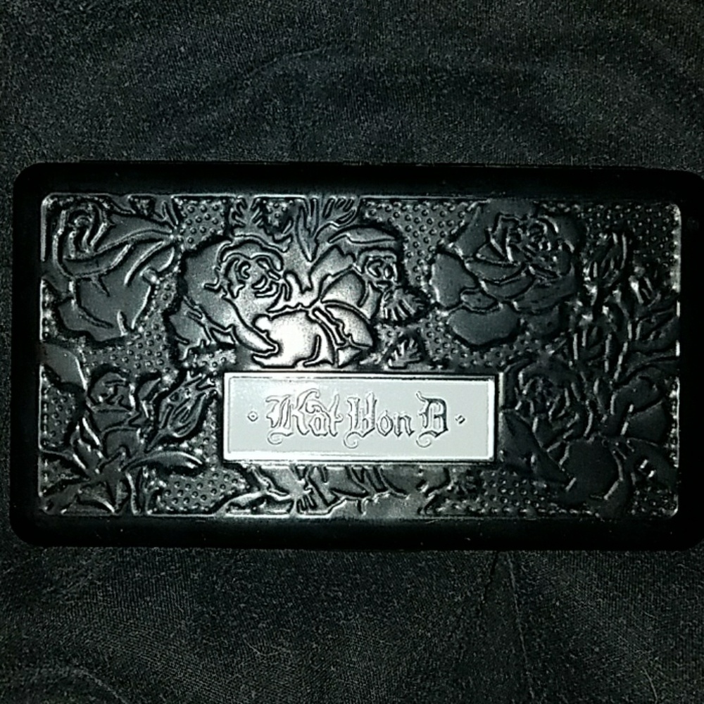 Kat von D Saint palette