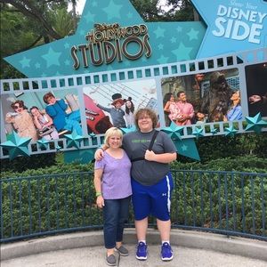 Meet your Posher, Lora