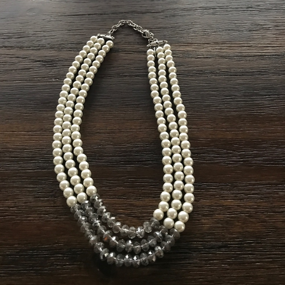 Statement pearl necklace