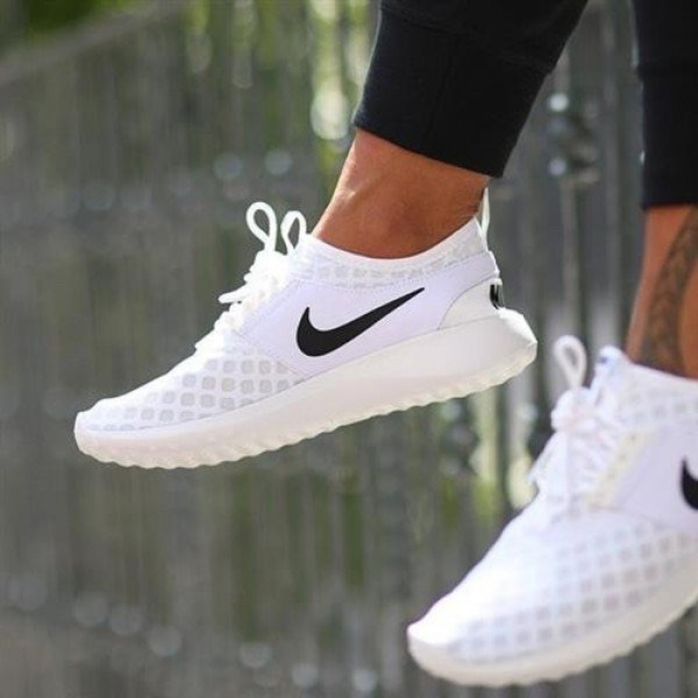 🎀WHITE NIKE TENNIS SHOES🎀