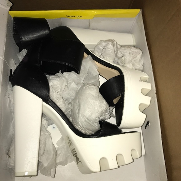 Platform heel - Picture 1 of 2