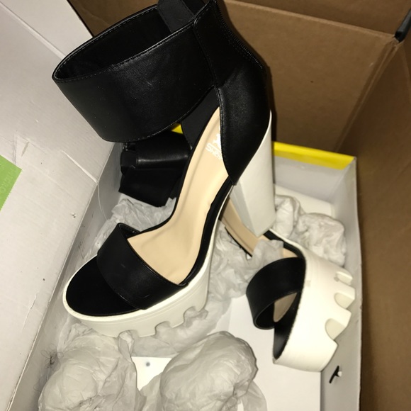 Platform heel - Picture 2 of 2