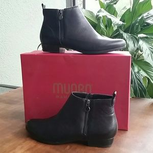 Munro Lexi boot.  Black leather. Size 9.5