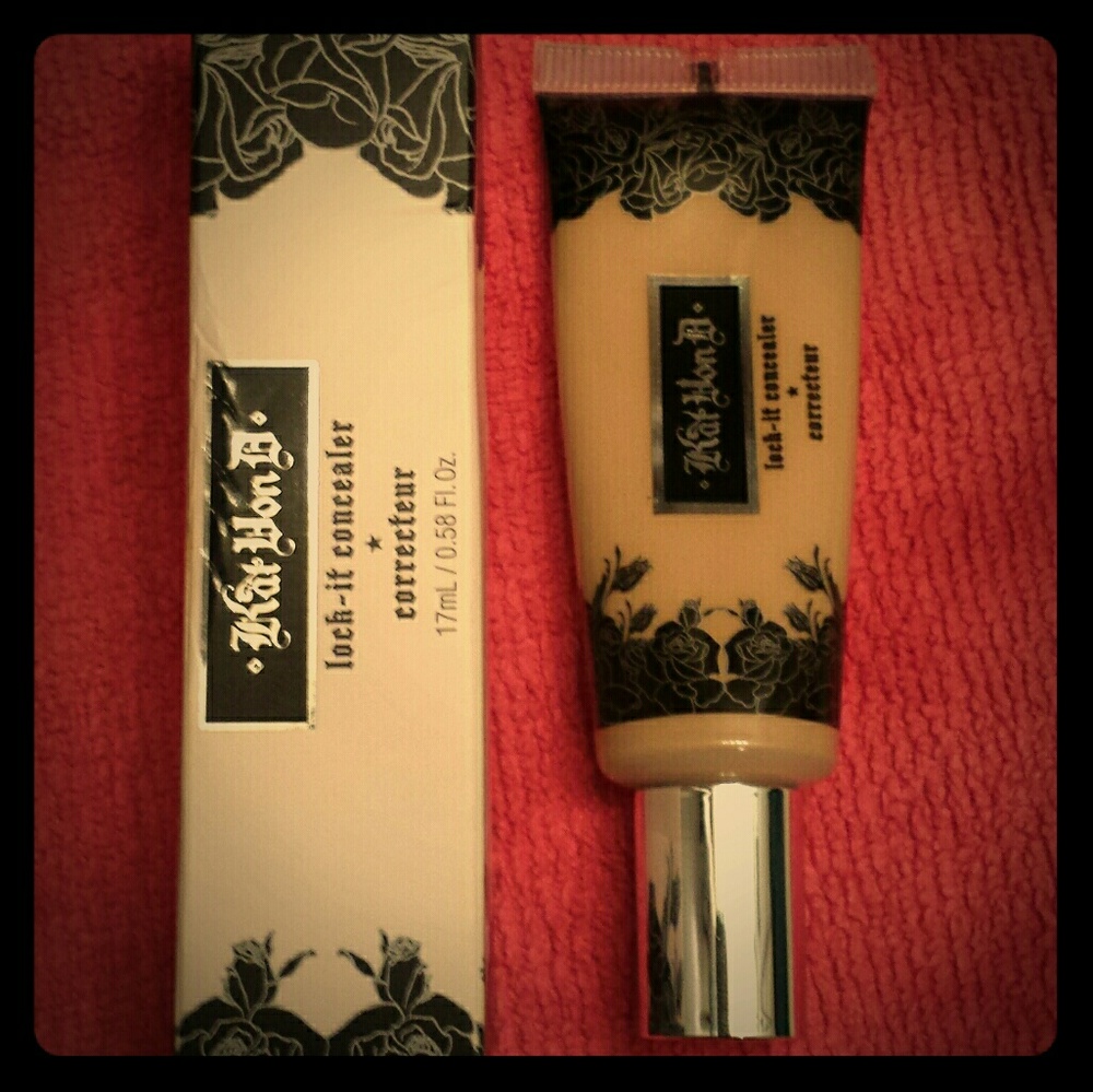 KAT VON D Lock it concealer