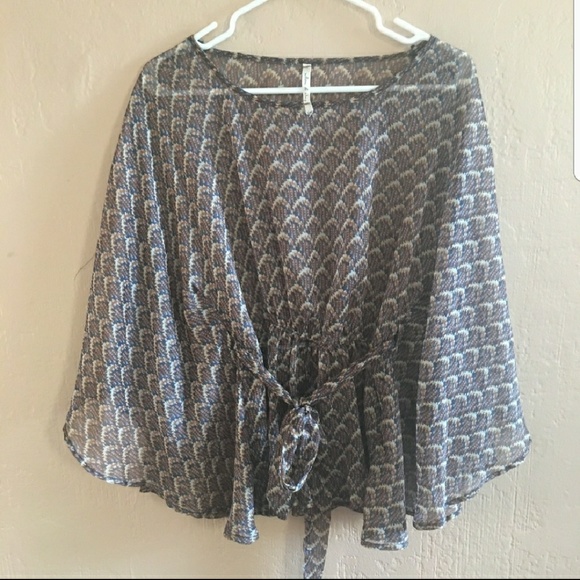Willow & Clay Tops - Willow & Clay Anthropologie cape top