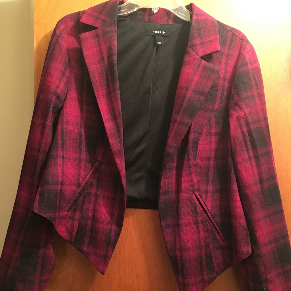 NWOT Torrid Hi-Low plaid blazer