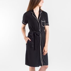 Short Sleeve Robe with buttons and tie